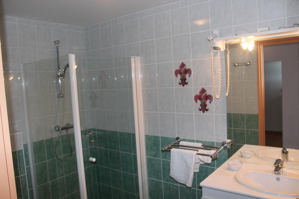 Le Champ Des Lys Hotel Amancey Phòng bức ảnh